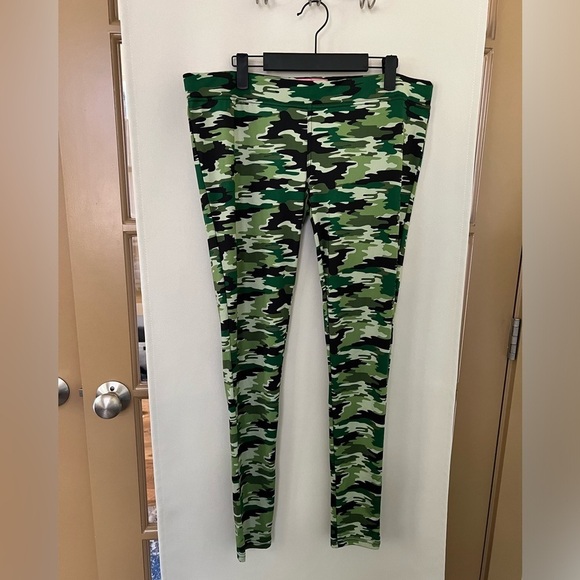 Tipsy Elves Womens Green Black Camo Athletic Work Out Legging‎ - Picture 1 of 8